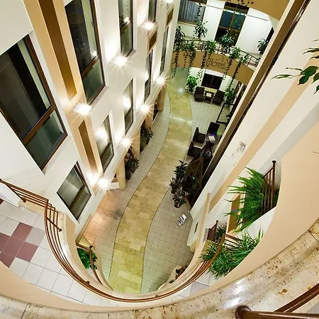 Hotel Tulip - Patio 3*